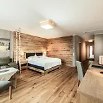 מלון Victoria 4*
