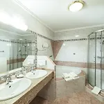 Victoria Hotel 4*