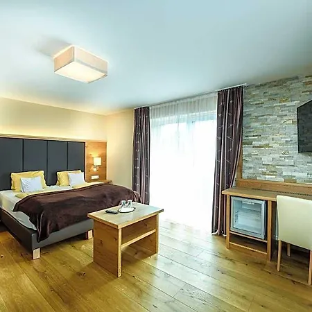 Victoria 4*