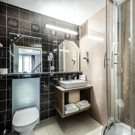 维多利亚酒店 4* 麦舒芬