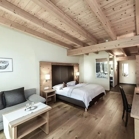 Victoria Hotel 4*