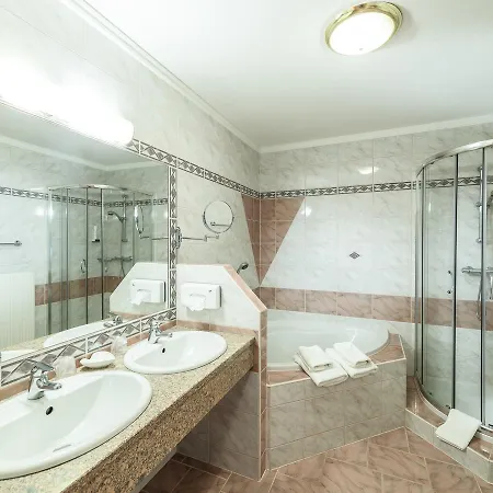Victoria Hotel 4*